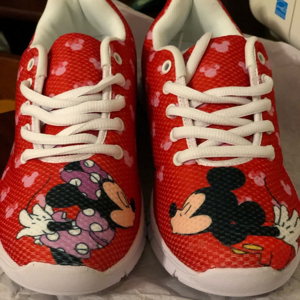 Disney Minnie & Mickey kissing shoes